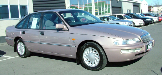 1998_Holden_VS_II_Commodore_Royale_sedan_01.jpg